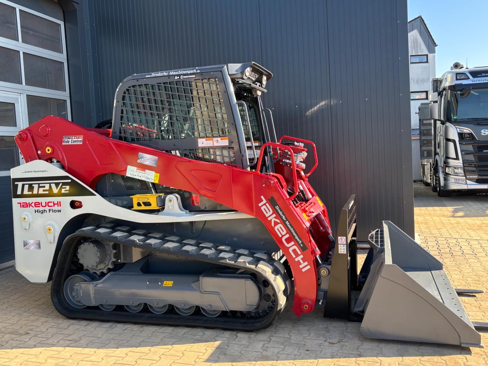 Takeuchi TL 12 V 2  -  Raupenlader mehrfach am Lager !!!