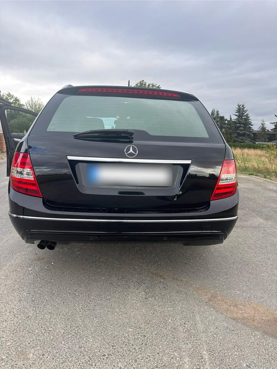 Mercedes-Benz C180 2011 — photo 12
