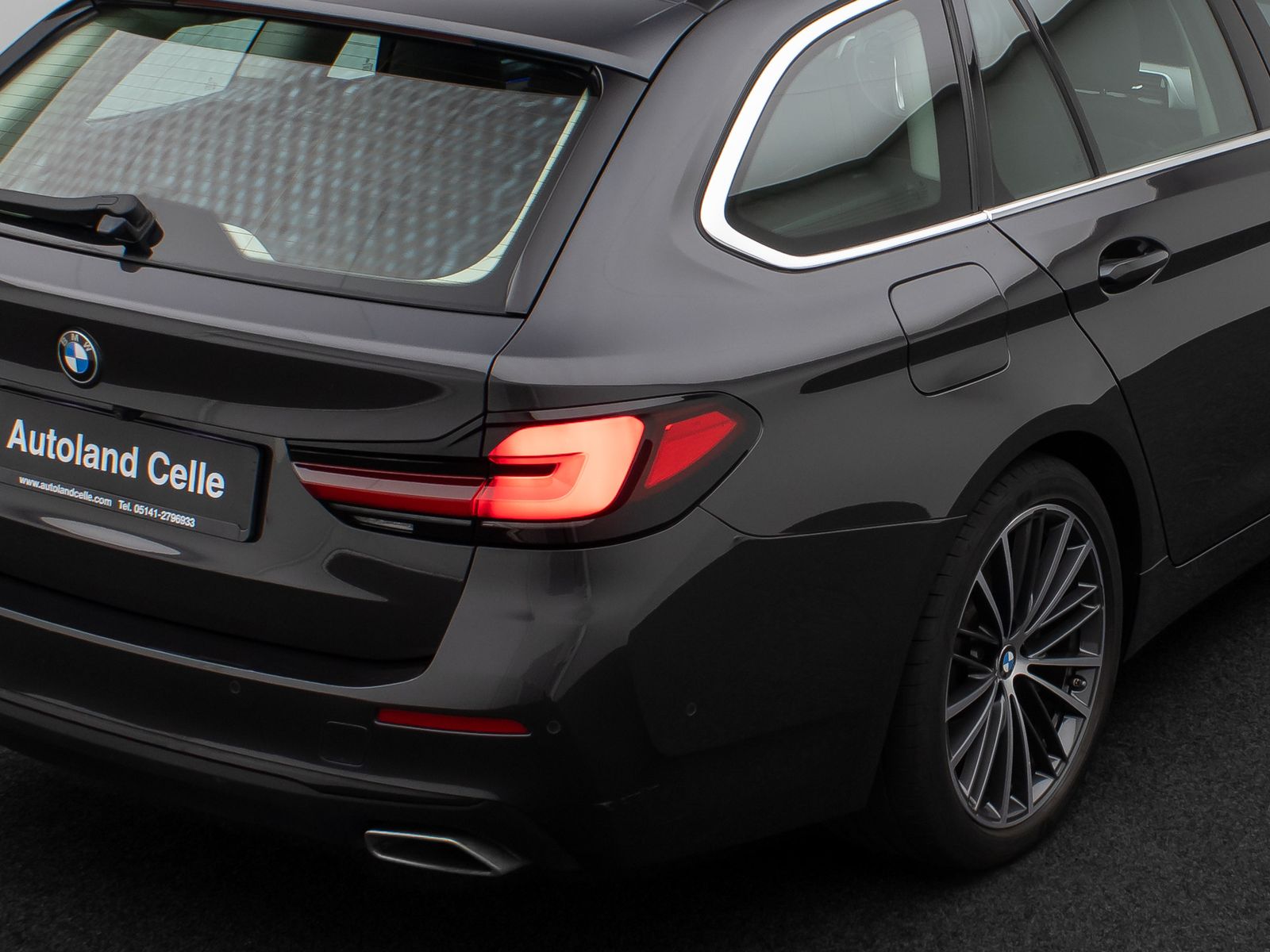 Fahrzeugabbildung BMW 520d Panorama Kamera HUD DAB 4Klima Alarm 19Zoll