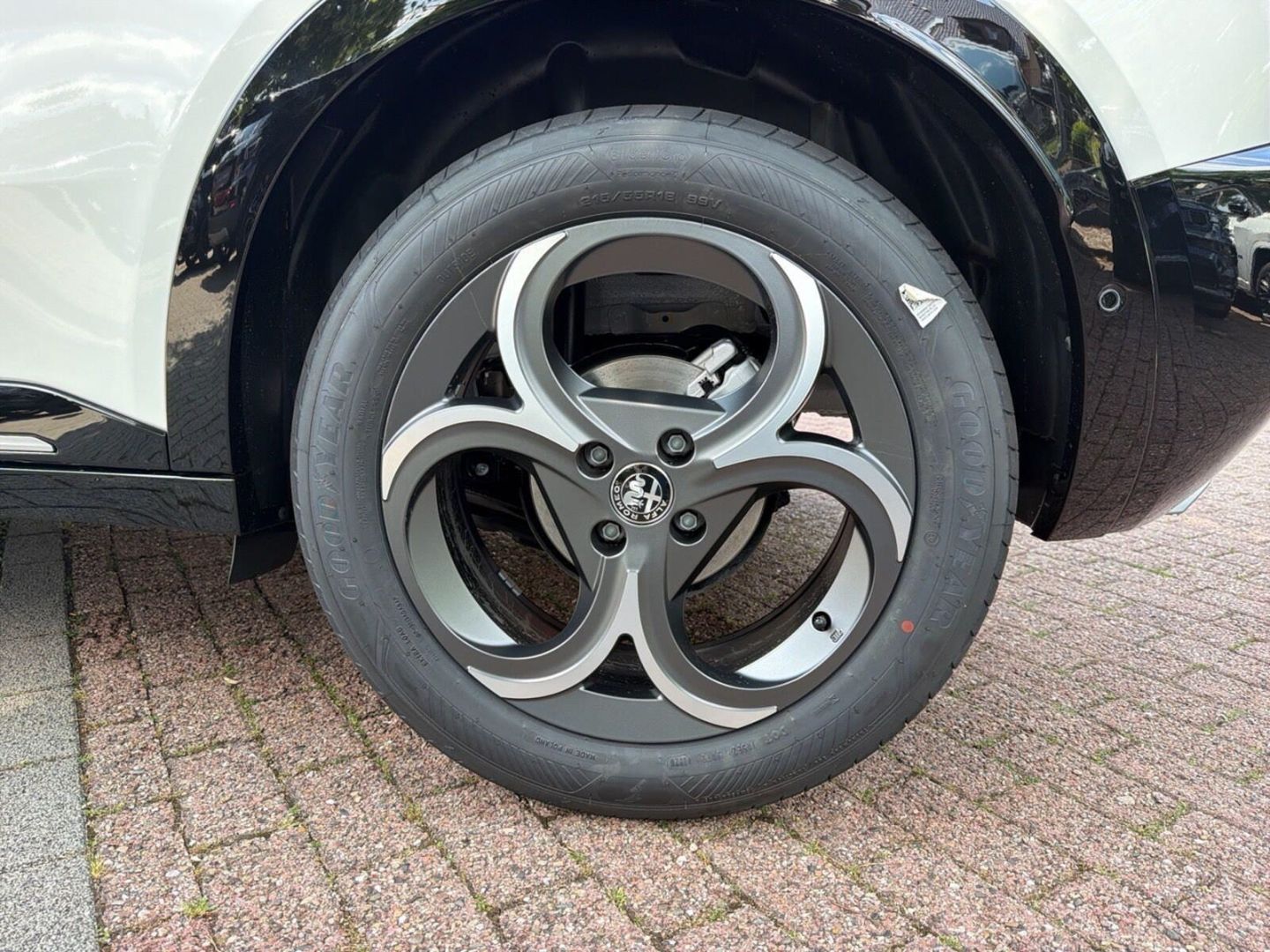 Fahrzeugabbildung Alfa Romeo Junior Ibrida Sport Speciale 1,2 VGT 107kW MY26