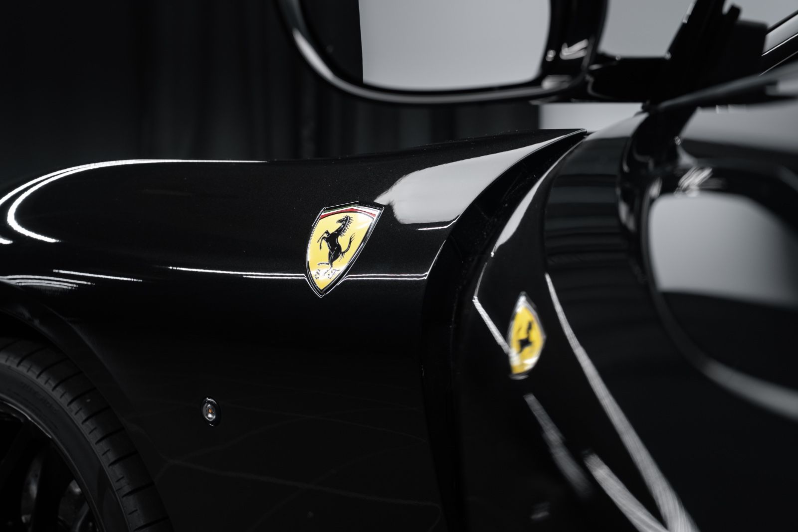 Fahrzeugabbildung Ferrari Roma Spider CARBON/DAYTONA/PASSENGER DISPLAY