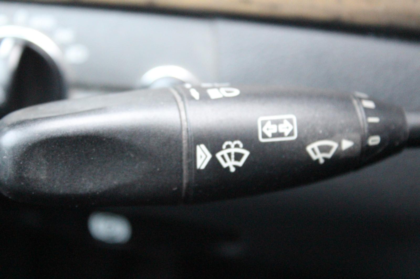 Mercedes-Benz E320 2005 — photo 22