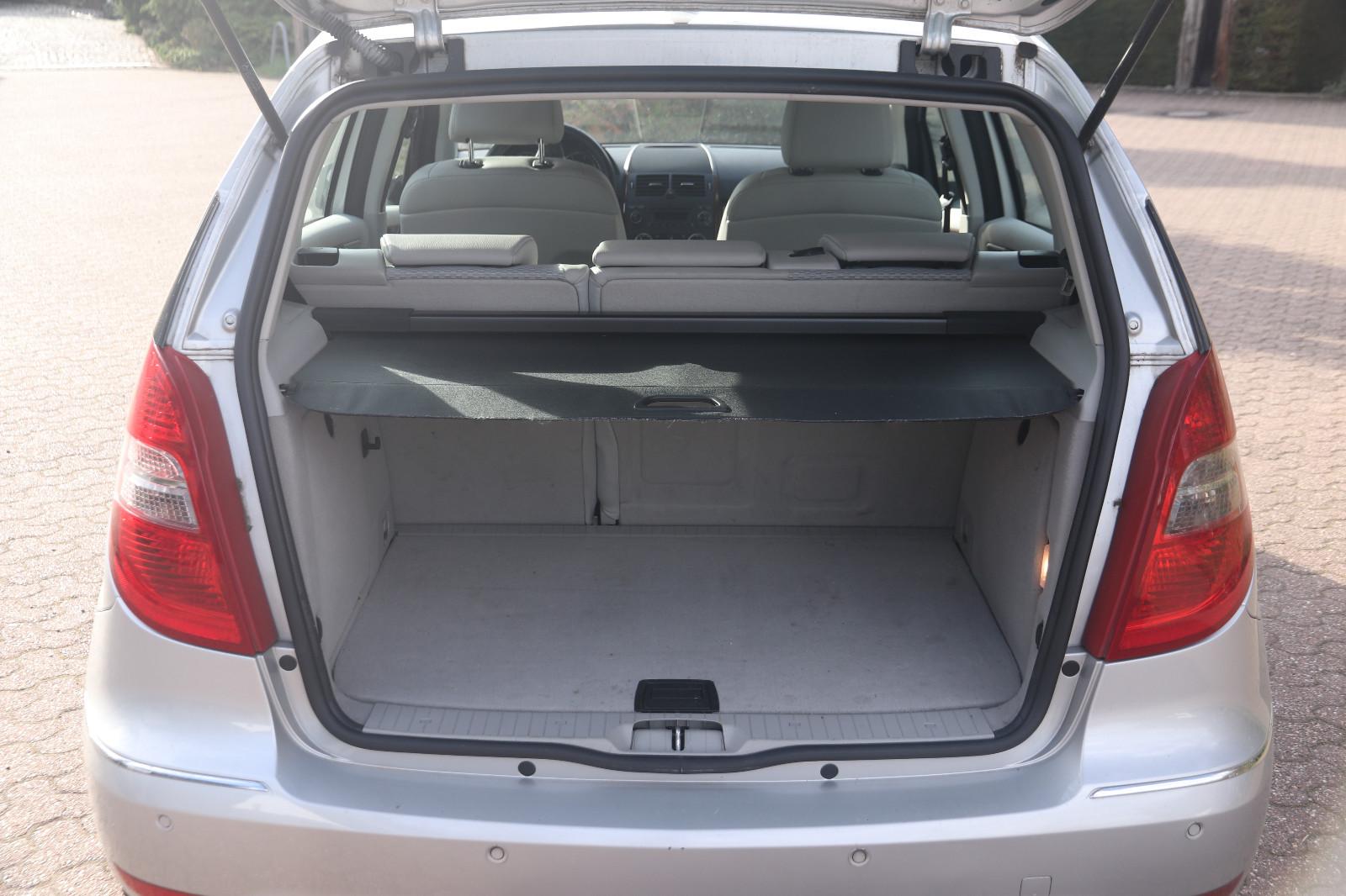 Mercedes-Benz A 180 CDI Automatik Silber und hell