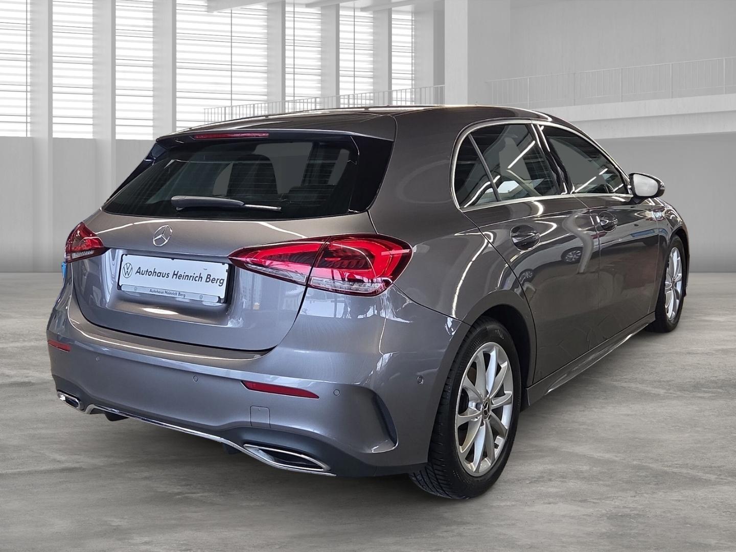 Mercedes-Benz A-Class A-Klasse AMG Line d Automatik Sportpaket S, миниатюра 3