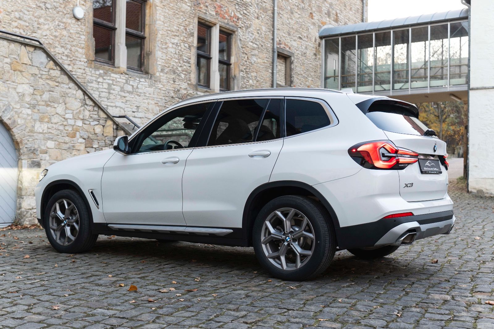 Fahrzeugabbildung BMW X3 xDrive30i HUD LED HIFI KAM NAV PANO SITZH