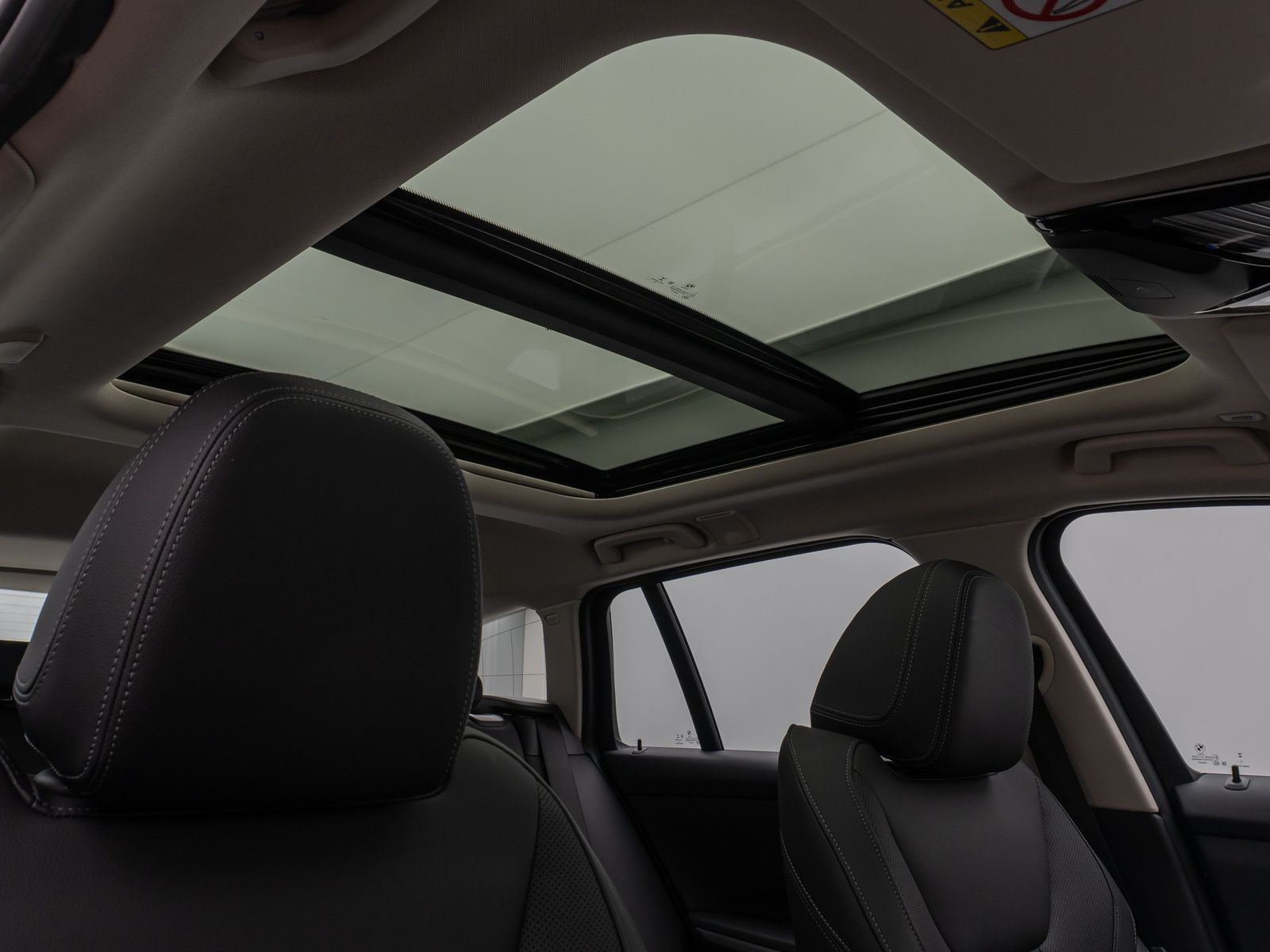 Fahrzeugabbildung BMW 320e Sport Line Panorama DAB CockPitPr PDC Alarm