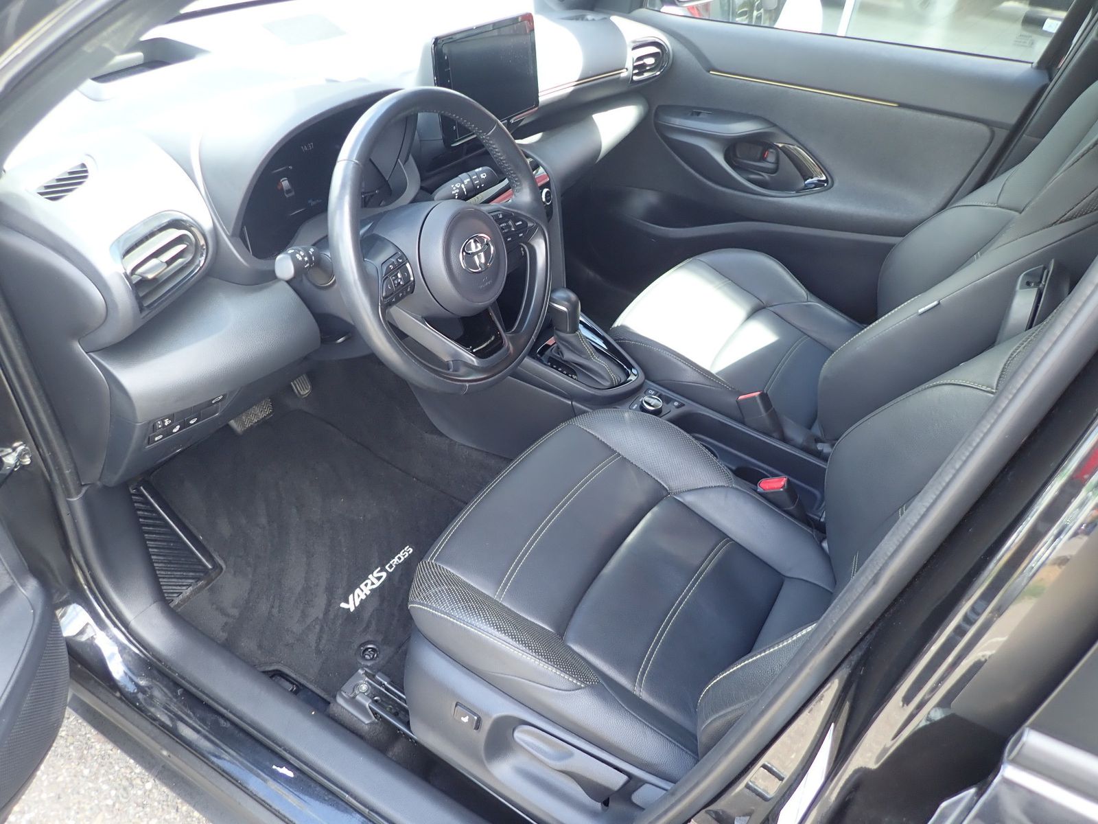 Fahrzeugabbildung Toyota Yaris Cross 1.5 Hybr 4x4 Premiere Edition/LEDER