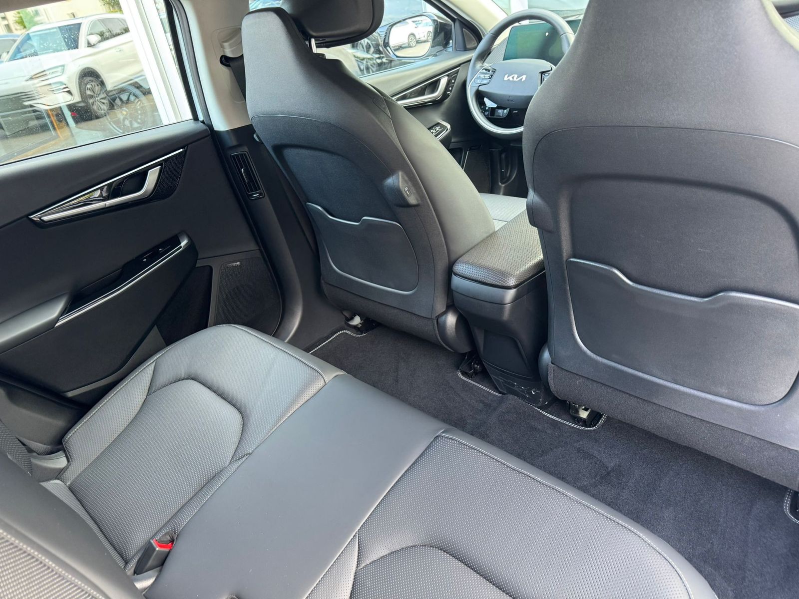 Fahrzeugabbildung Kia EV6 4WD NAVI+LED+SHZ+360°+DAB+ACC+19"+