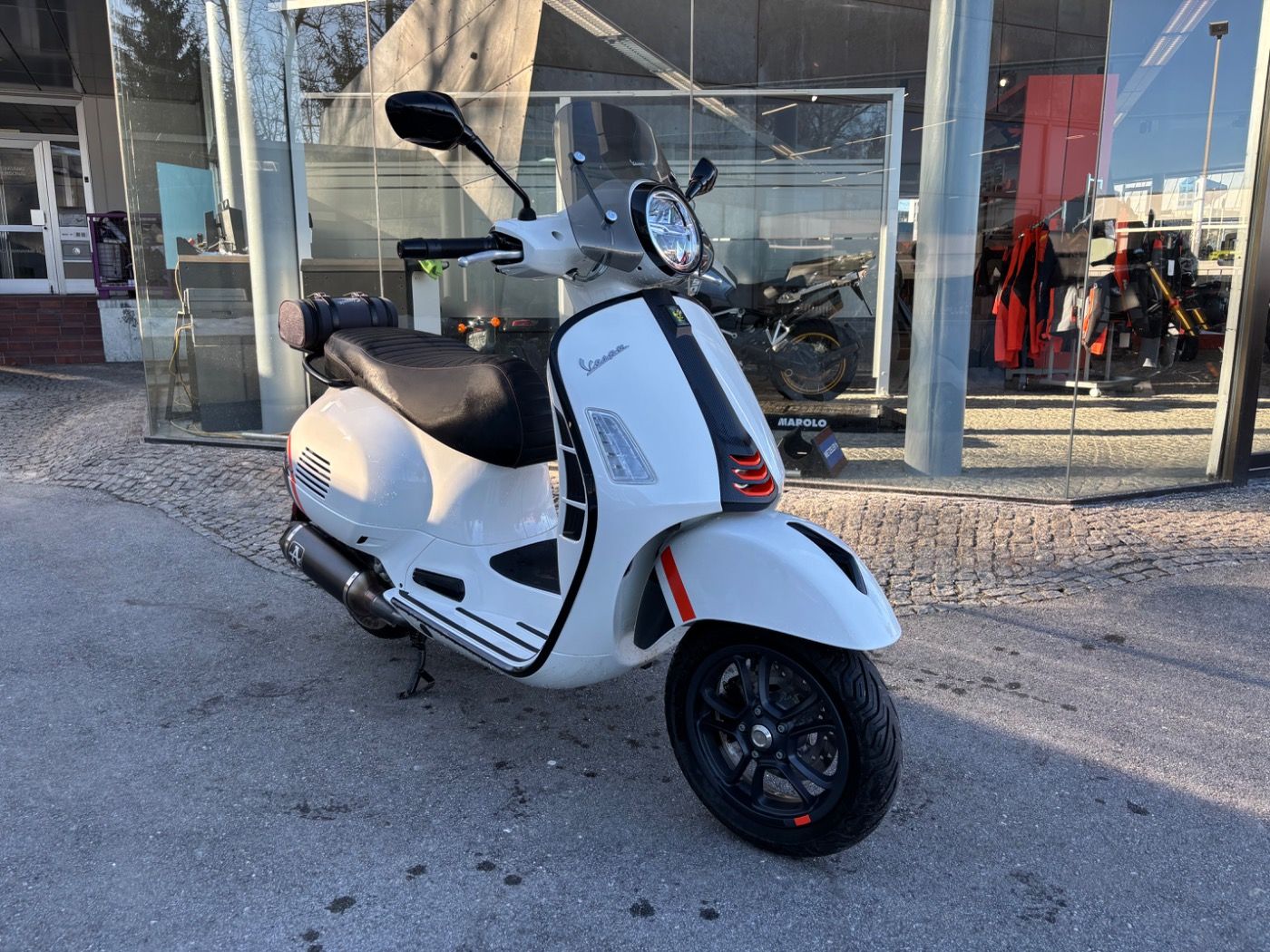 Fahrzeugabbildung Vespa GTS 300 Super Sport Arrow Auspuff