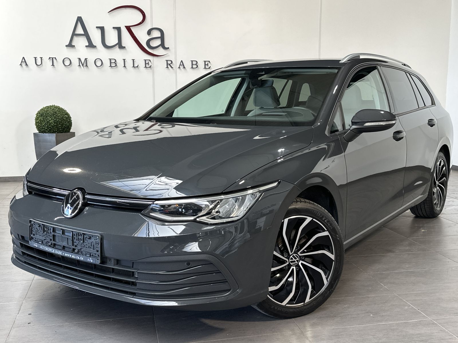 Fahrzeugabbildung Volkswagen Golf Variant 2.0 TDI Life NAV+LED+KAM+VCOCK+HUD