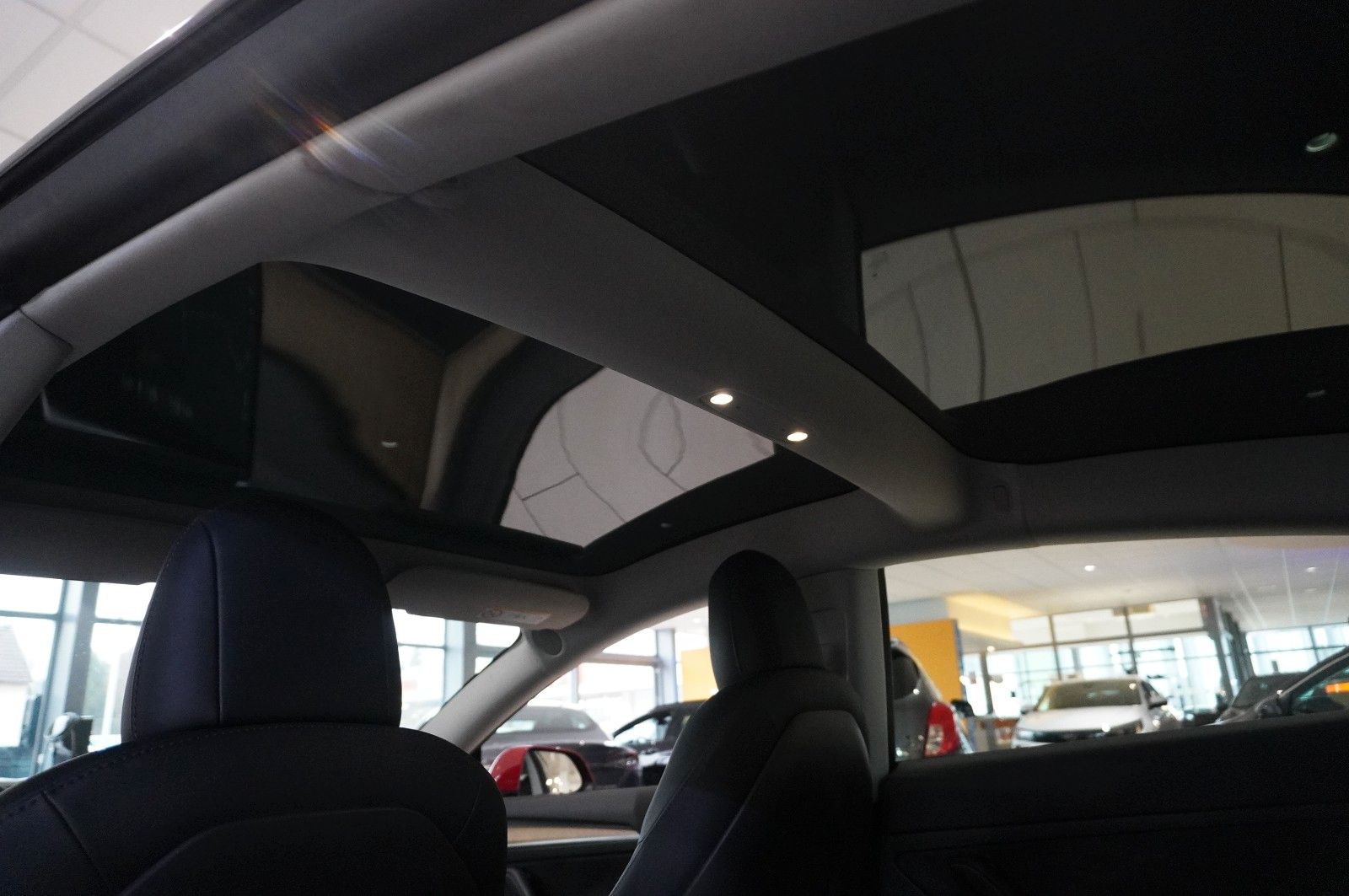 Fahrzeugabbildung Tesla Model 3 Standard Range Plus NAVI/KAMERA/DAB/PANO