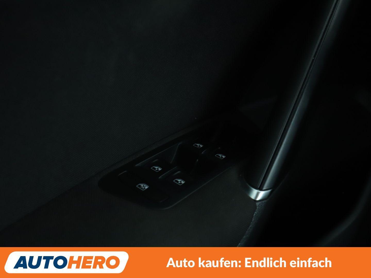 Volkswagen Golf VII 1.2 TSI Lounge Aut.*NAV*BI-XENON*TEMPO*