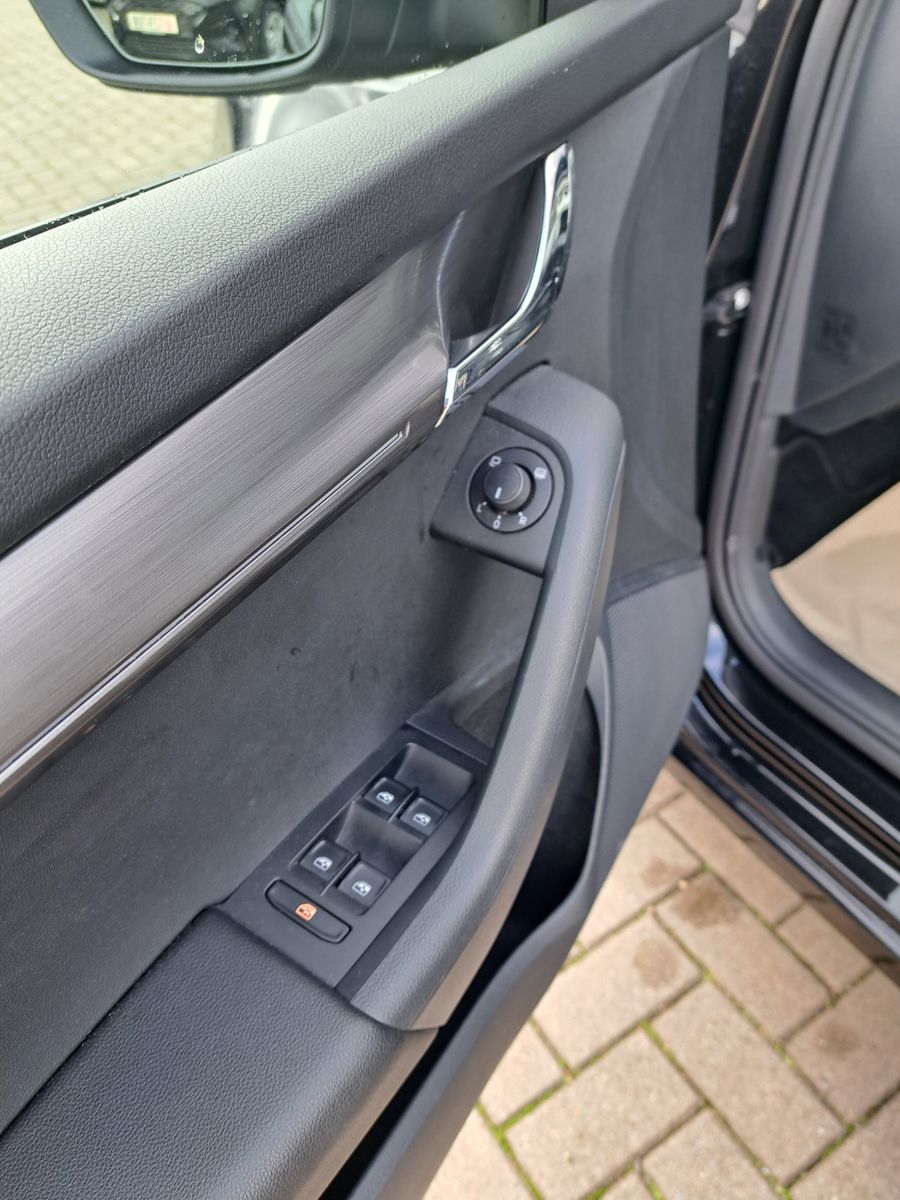 Fahrzeugabbildung SKODA Octavia Style 2.0 TDI DSG LED NAVI PARK-ASSIST