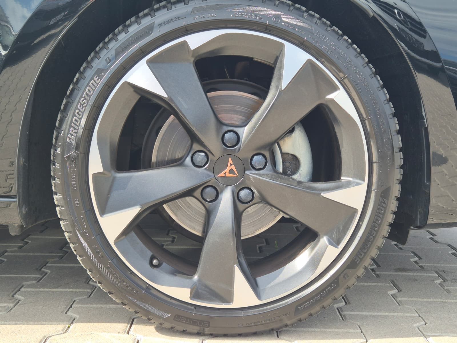Fahrzeugabbildung CUPRA Leon 1.5 eTSI DSG AHK*DYNAMICA*EDGE*LED*5JGARAN.