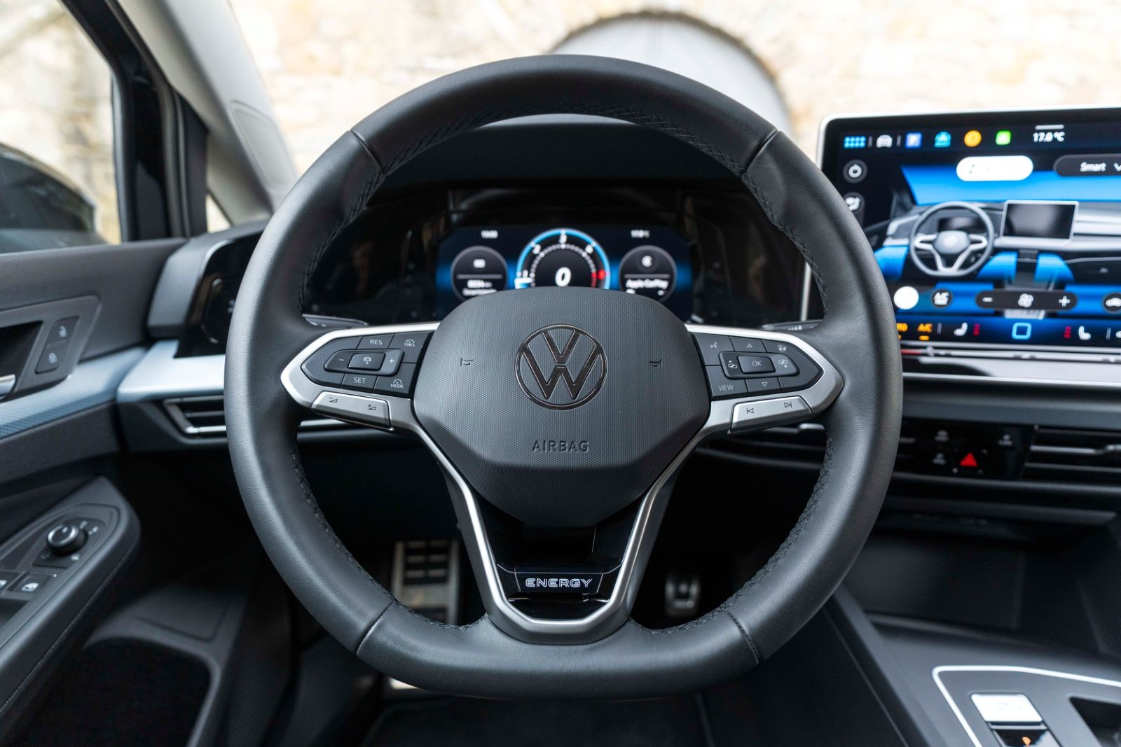 Fahrzeugabbildung Volkswagen Golf VIII 2.0 TDI ENERGY ACC LED KAM CARPLAY AHK
