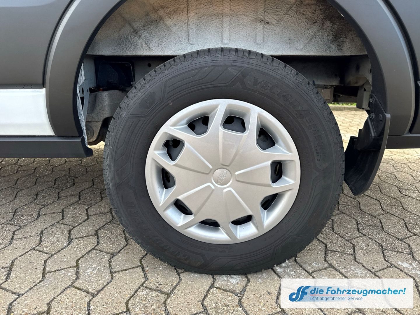 Fahrzeugabbildung Ford Transit Kasten E 350 L3 Trend Navi 360 Kamera AC