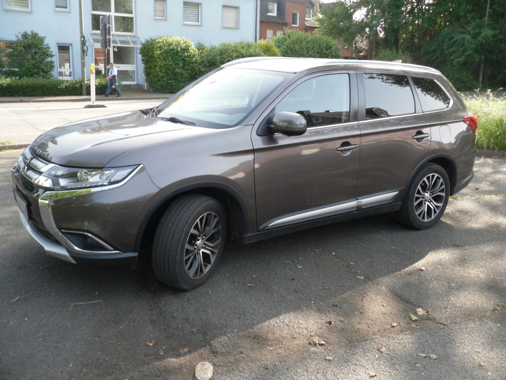 Image of Mitsubishi Outlander