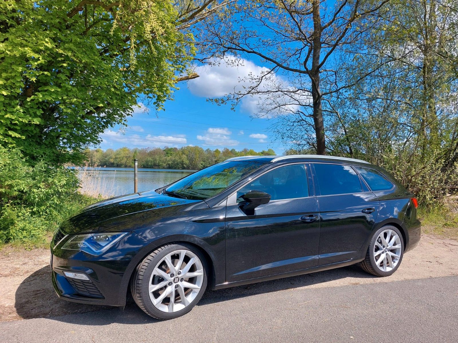 SEAT Leon ST 1.8 TSI 132KW FR Pano AHK Alc. TÜV 04/28