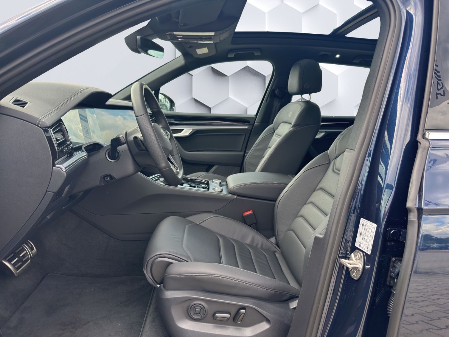 Touareg 3.0l TDI V6 4Motion DSG  R-Line LED Pano