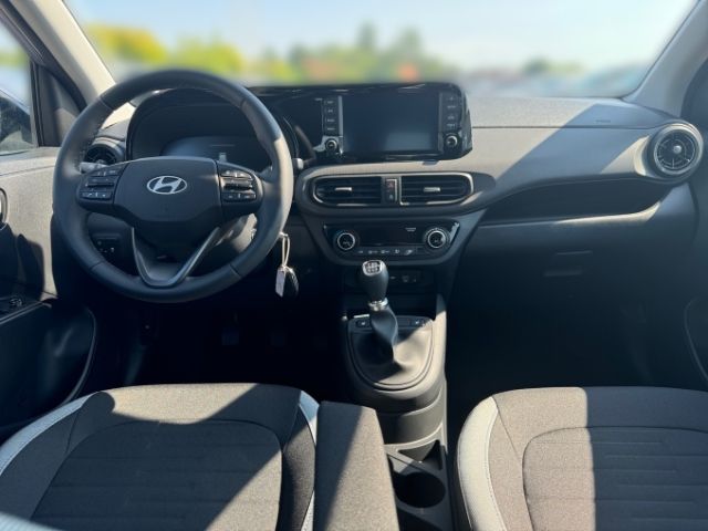 Fahrzeugabbildung Hyundai i10 FL (MJ24) 1.0 Benzin M/T Trend Komfortpaket