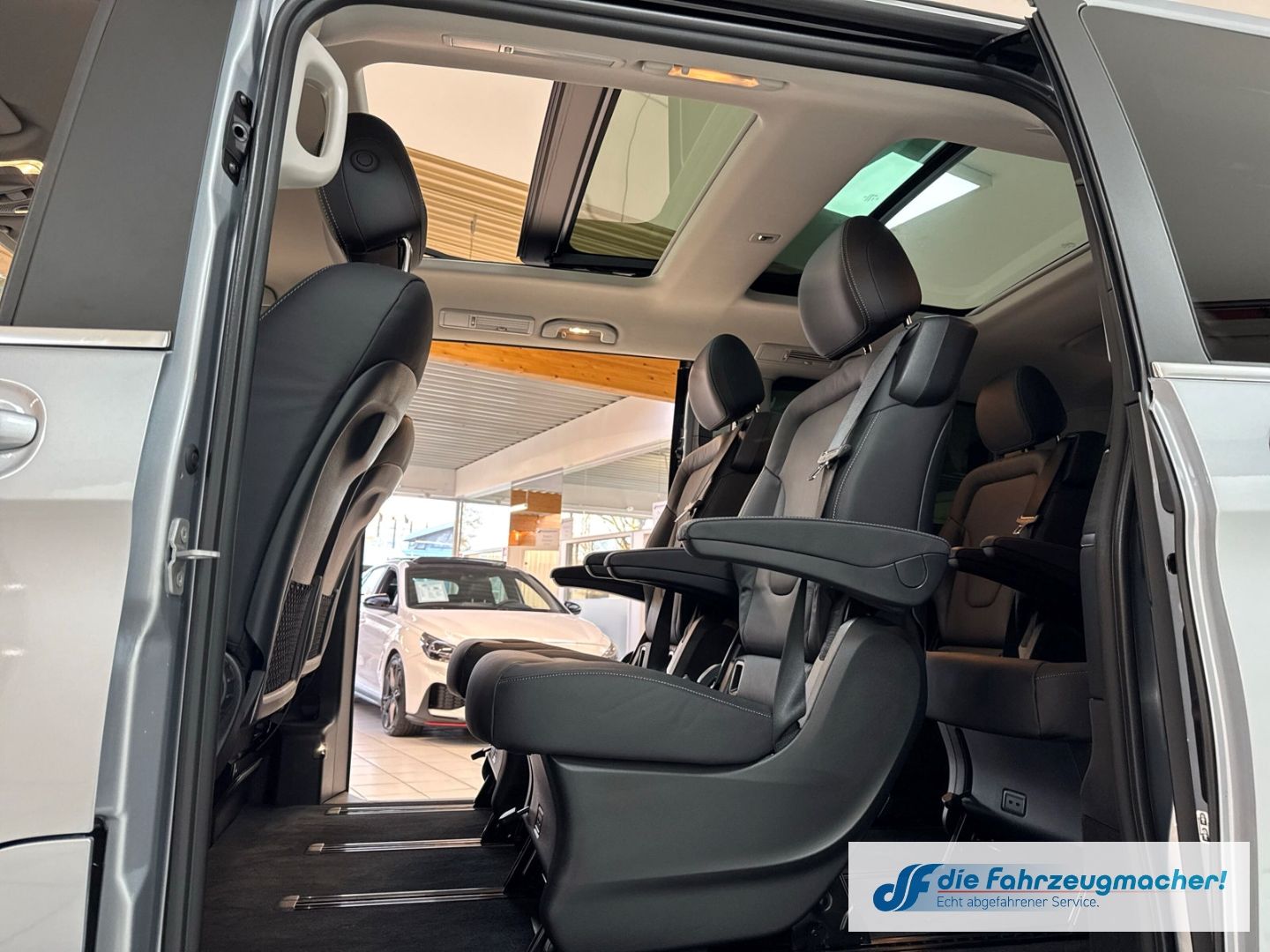 Fahrzeugabbildung Mercedes-Benz V 250 d 4MATIC AVANTGARDE lang LuftF. Pano 360 A