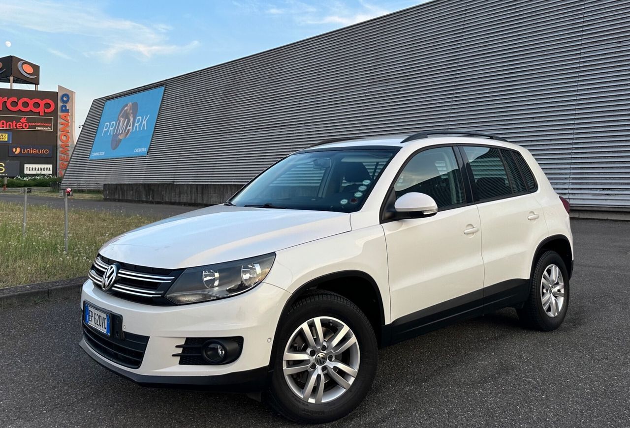 Volkswagen Tiguan - 1