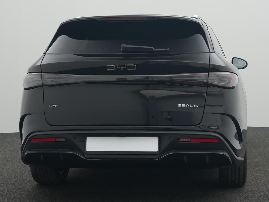 BYD SEAL 6