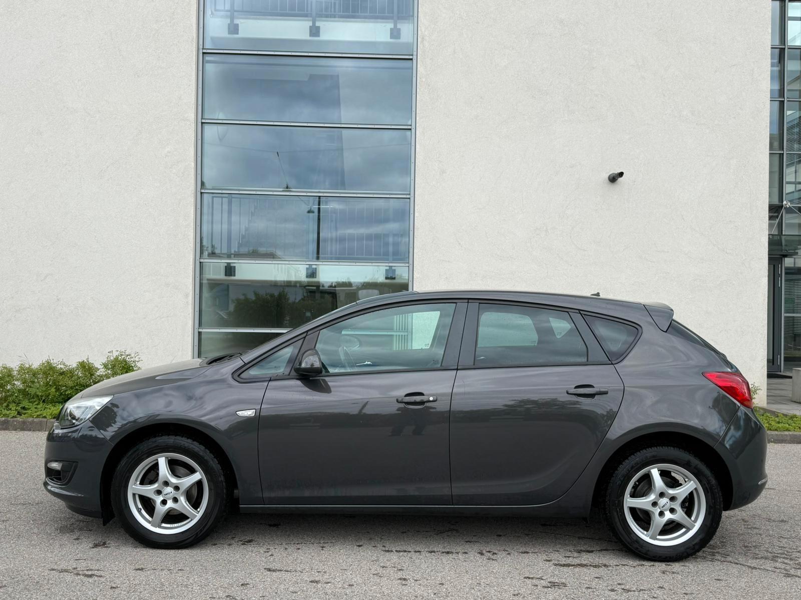Opel Astra J Lim. 5-trg. Edition