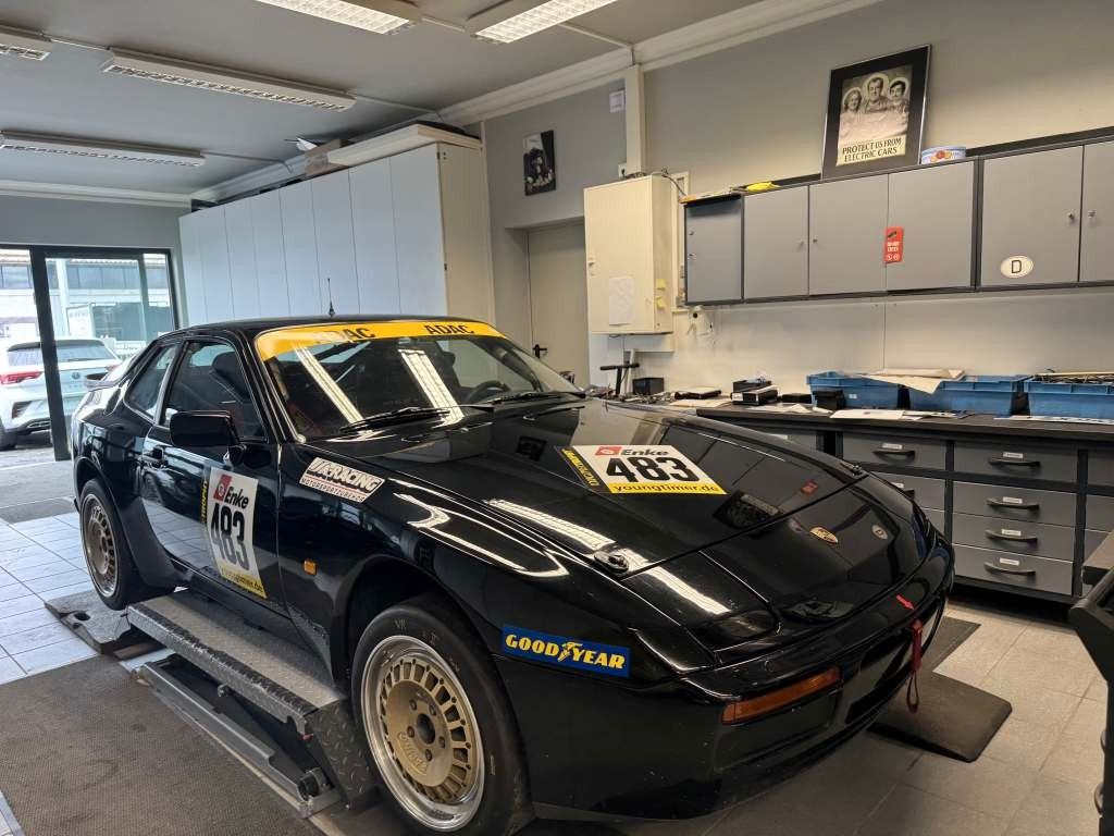 Porsche 944