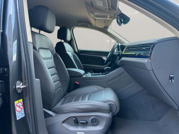 Volkswagen Touareg - 12