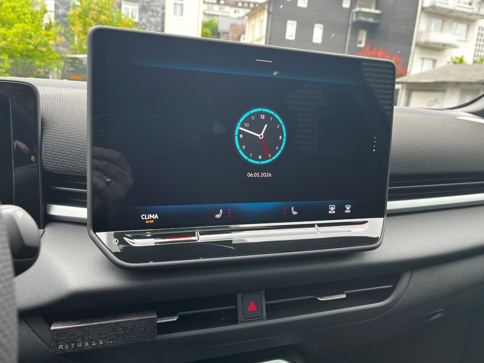 Fahrzeugabbildung Volkswagen T-Roc 1.5 eTSI 140KW ABT R-Line DSG PAN NAV 20"