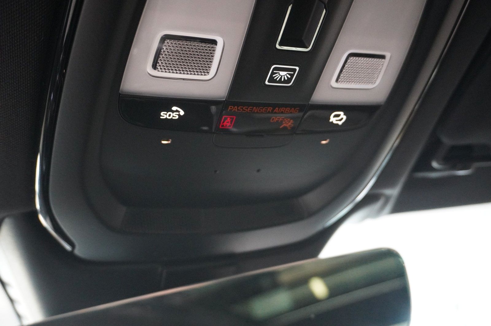 Fahrzeugabbildung Volvo V90 Kombi B4 PLUS DARK NAVI/LED/KAMERA/PANO./H&K