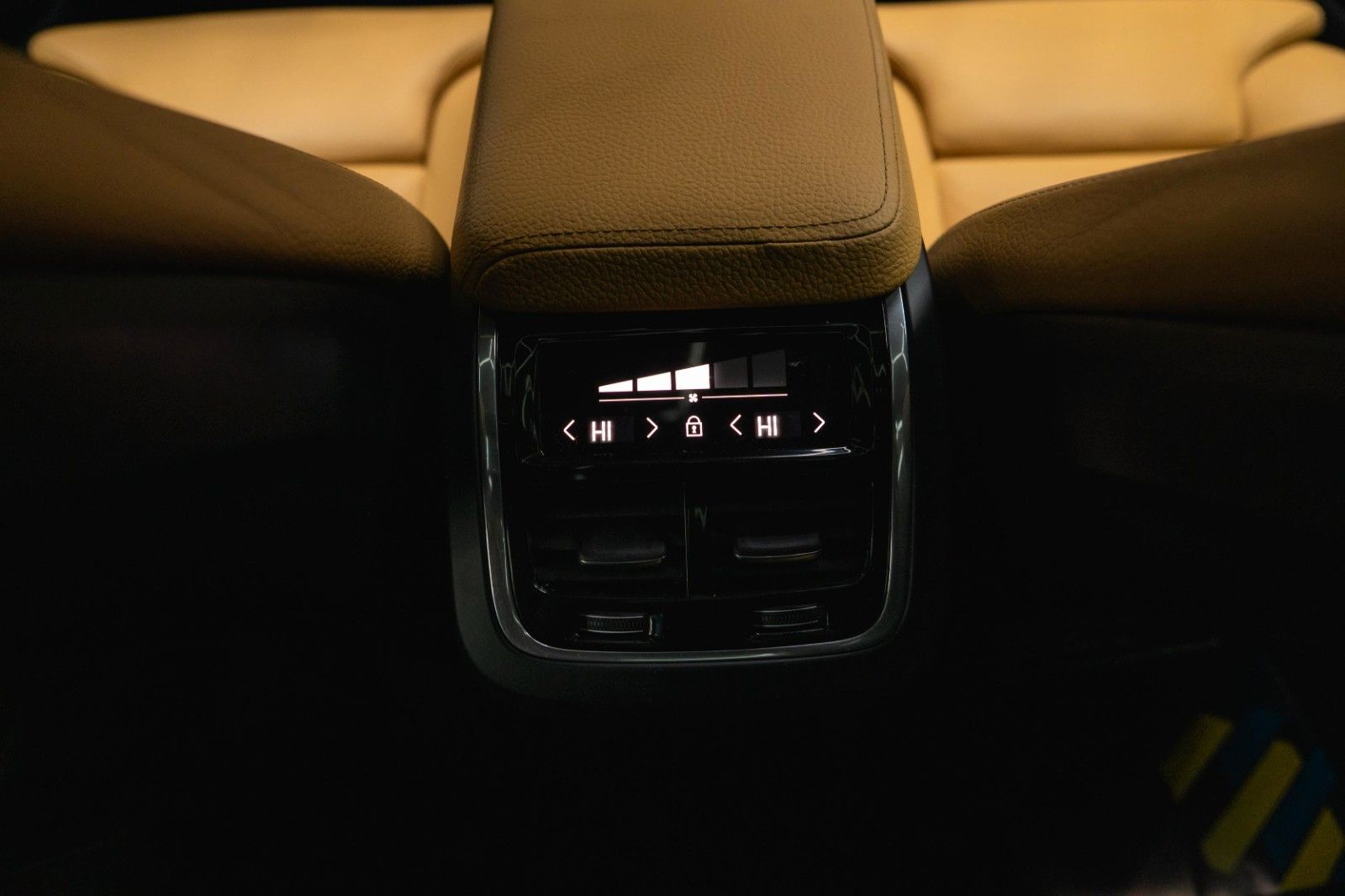 Fahrzeugabbildung Volvo XC60 T5 Inscription AWD | ACC | Pano | H&K | LED