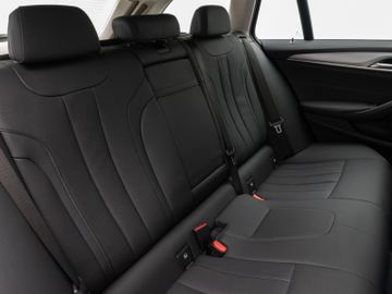 Fahrzeugabbildung BMW 530e xD Pano Kamera DAB HiFi Adapt. Fahrwerk 19"