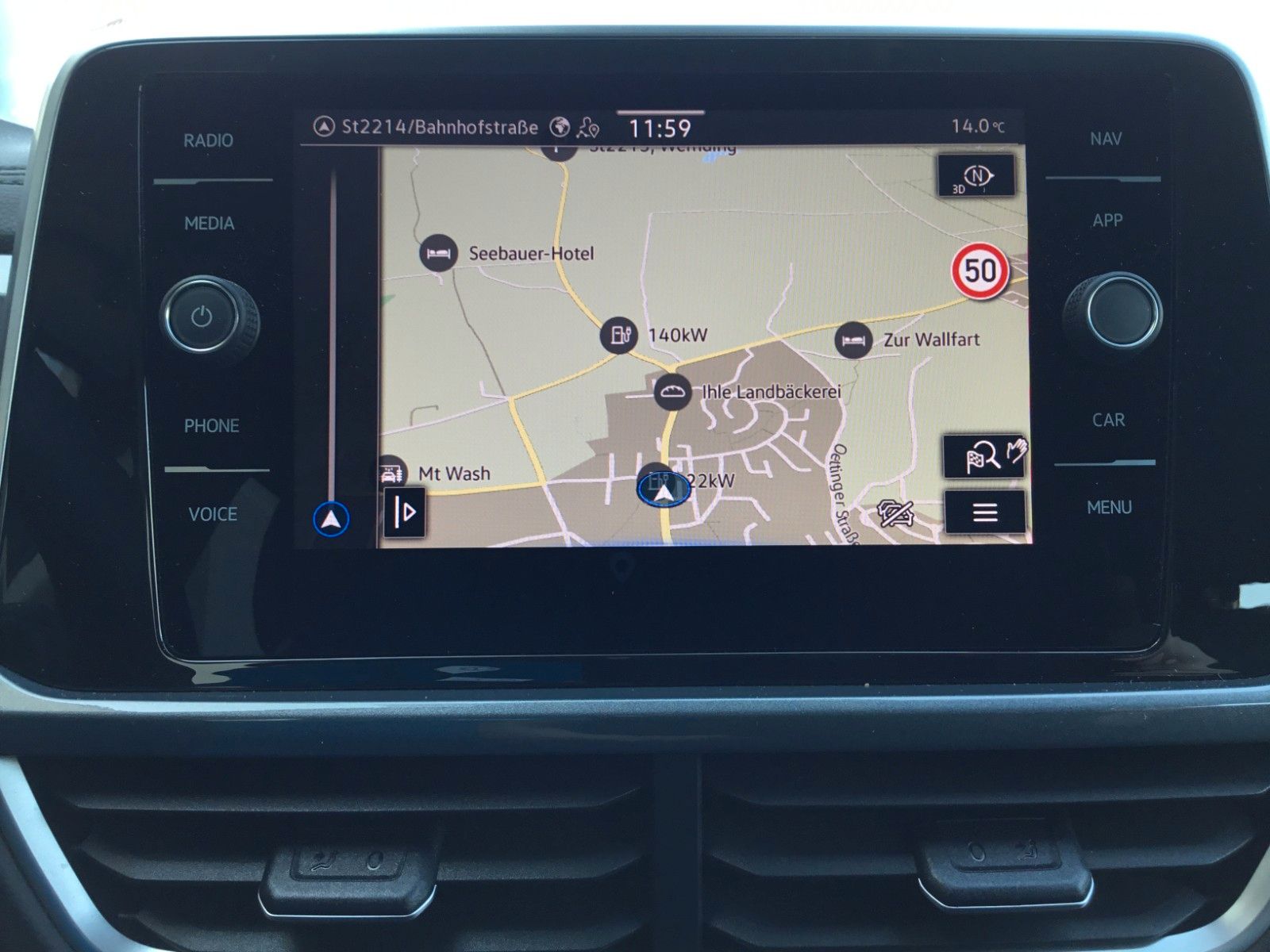 Fahrzeugabbildung Volkswagen T-Roc 1.5 TSI DSG Style+AHK+MatrixLED+ACC+Pano