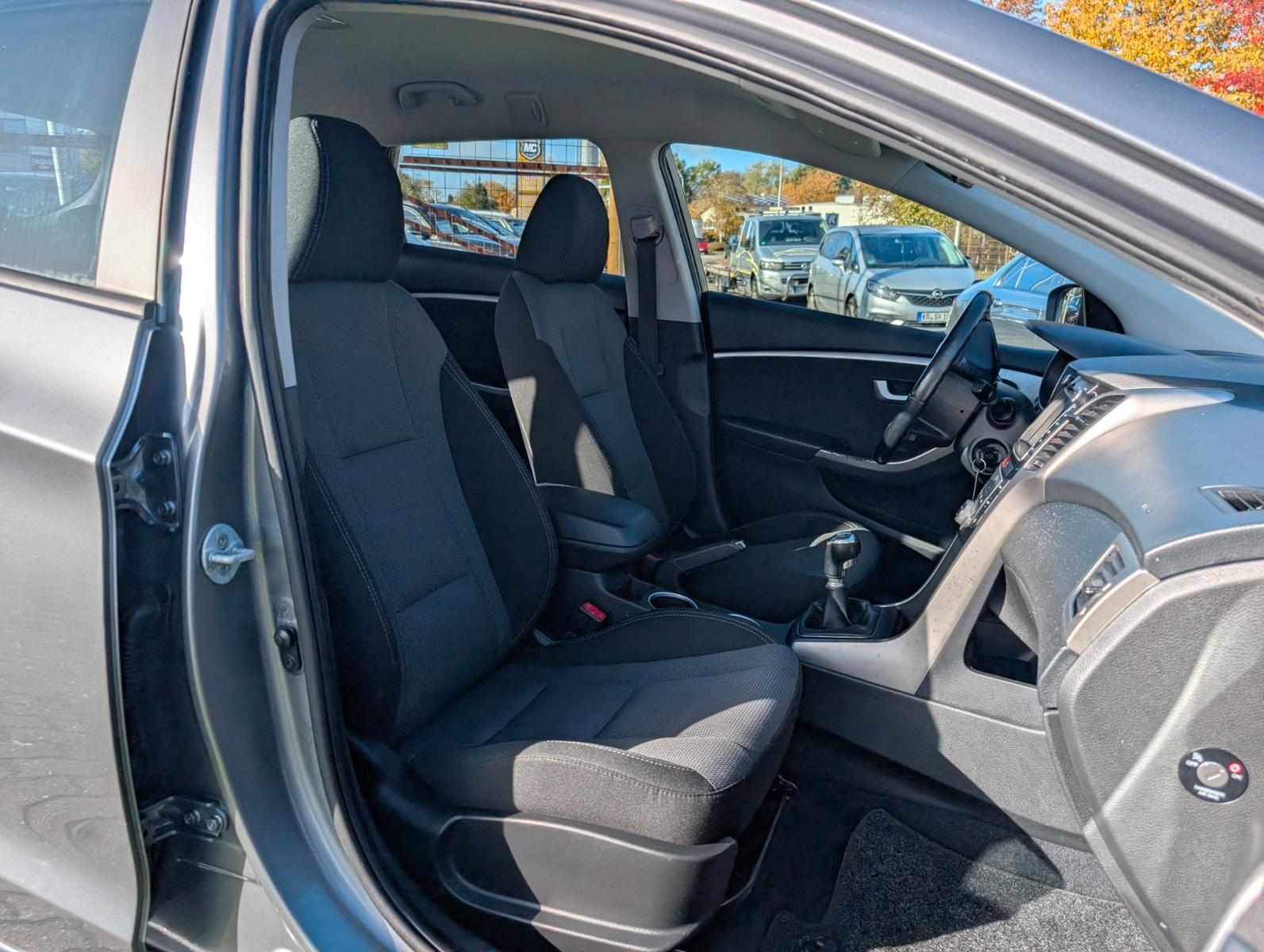 Hyundai i30 2014 — photo 22