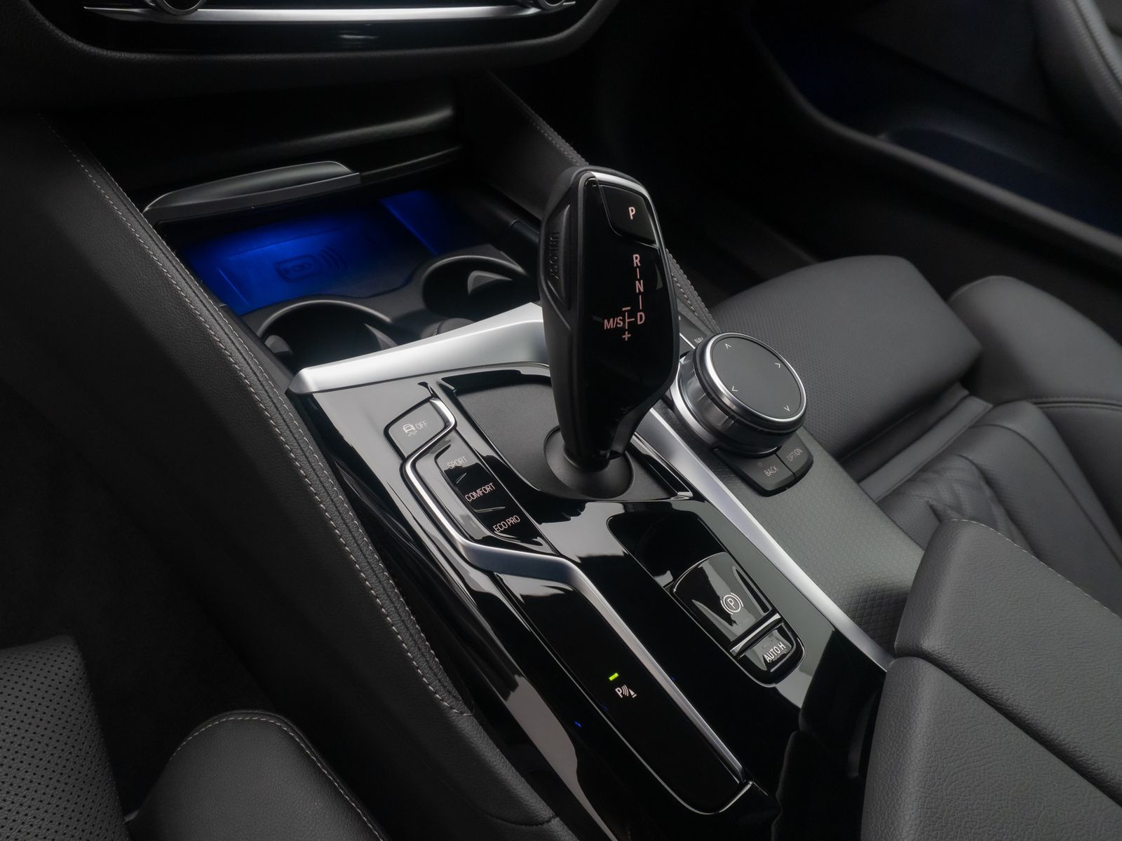 Fahrzeugabbildung BMW 530i M Sport Kamera HUD DAB Alarm HiFi 4xKlima