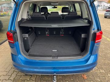 Bild 9 VW Touran Comfortline 1.4 TSI AHK Navi Rear View