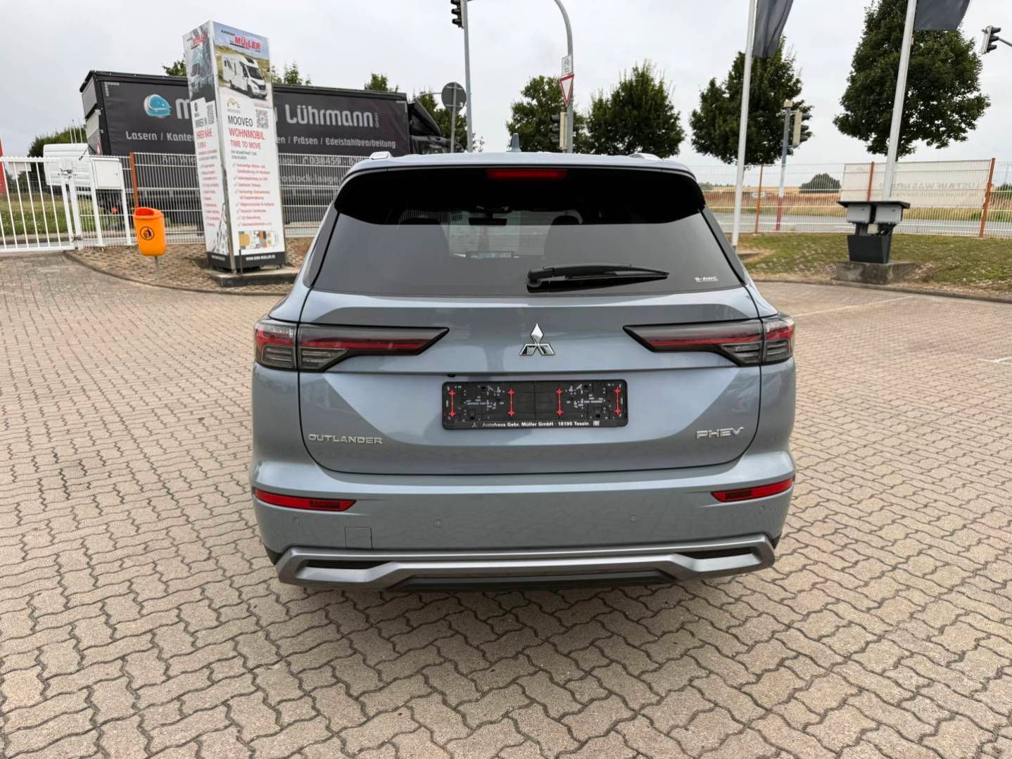 Fahrzeugabbildung Mitsubishi Outlander Plug-in Hybrid Select 2.4