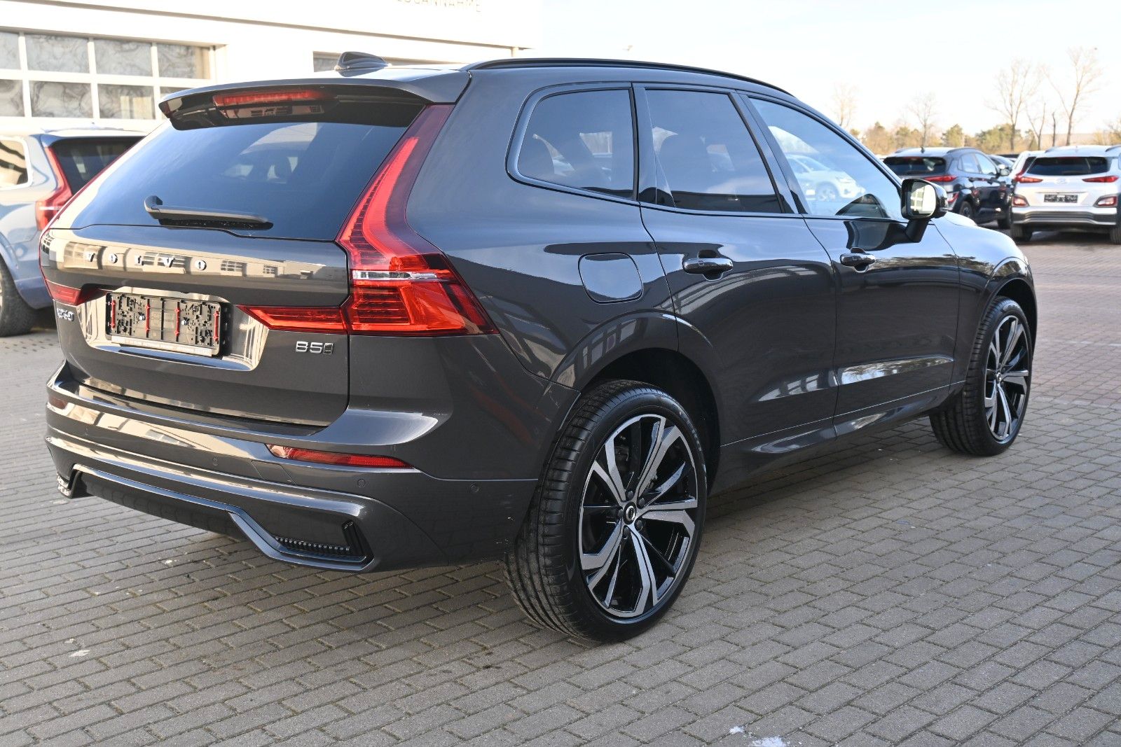 Fahrzeugabbildung Volvo XC60 B5 AWD Ultra Dark*LUFT*360°*ACC*B&W*AHK