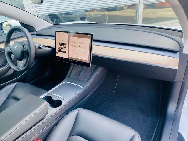 Fahrzeugabbildung Tesla Model 3 PERFORM AWD PANO+NAVI+STDHZ+LED+SHZ+KAM+