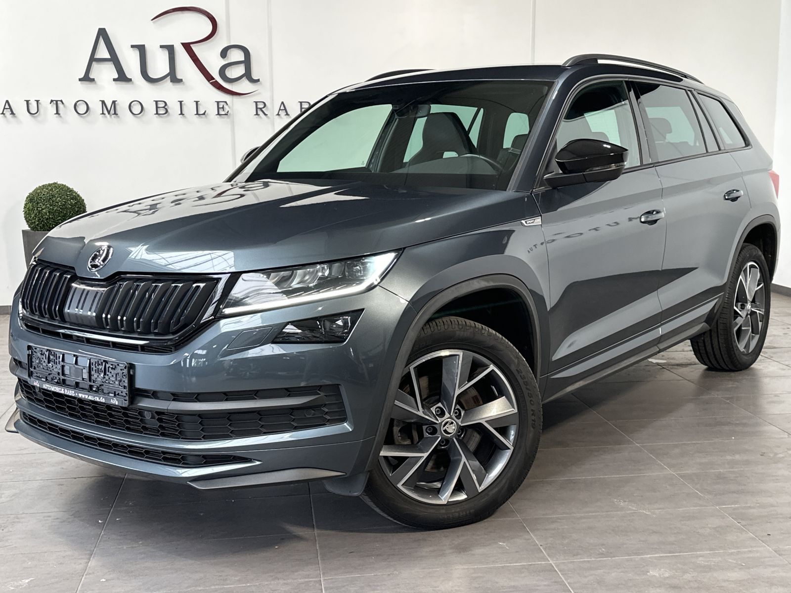 Fahrzeugabbildung SKODA Kodiaq Sportline 4x4 7-Sitzer NAV+LED+AHK+19ZOLL