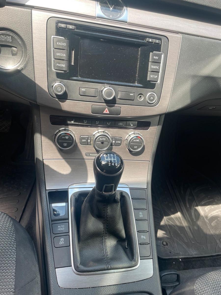 Volkswagen Passat 2014 — photo 14