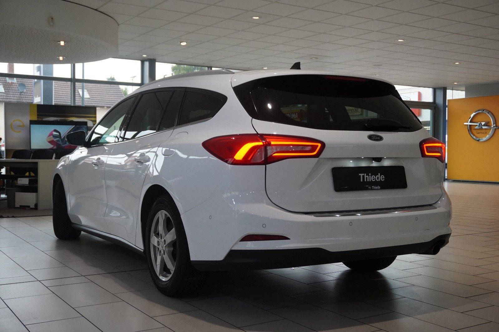 Fahrzeugabbildung Ford Focus Turnier 2.0D TITANIUM NAVI/LED/KAMERA/SHZ