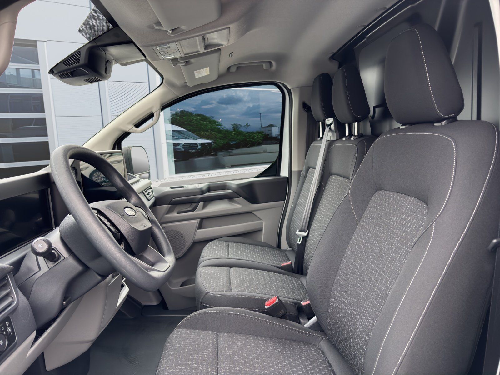 Fahrzeugabbildung Ford Transit Custom 320 L1 Trend Multicab FWD Plug-i