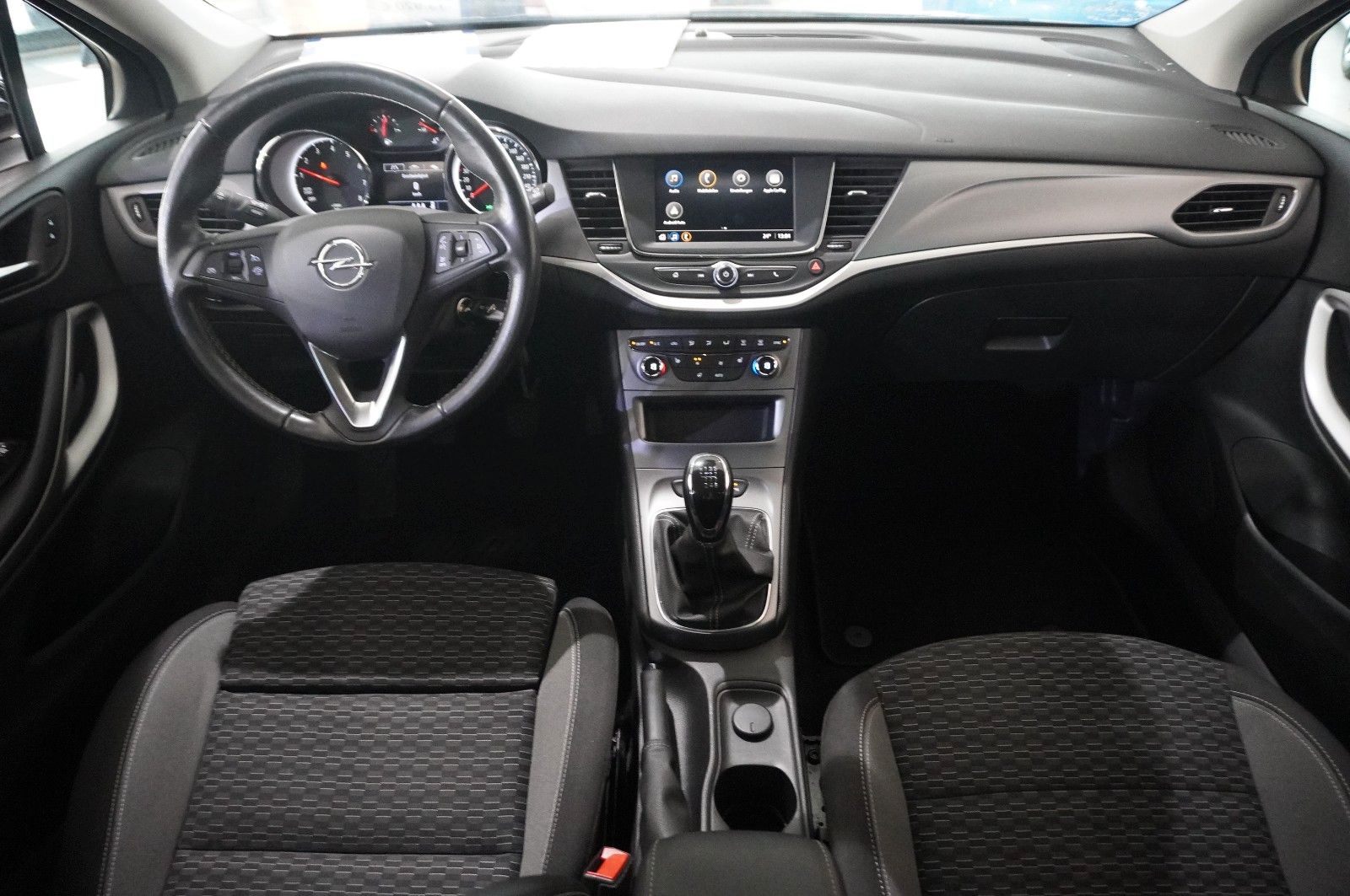 Fahrzeugabbildung Opel Astra K ST 1.2T EDITION NAVI/LED/KAMERA/SHZ/AHK