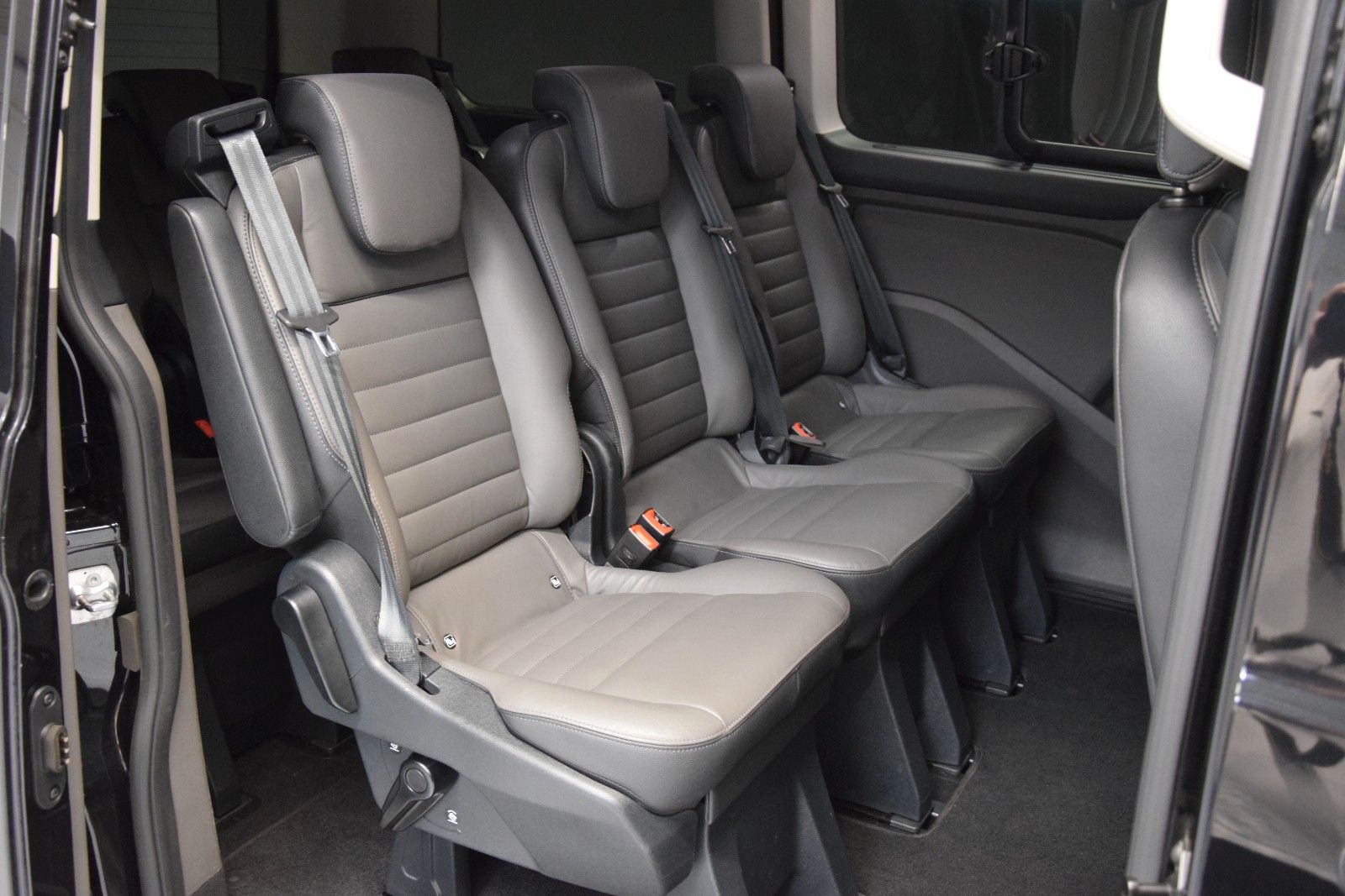 Fahrzeugabbildung Ford Custom 320 L1 Leder Navi Autom. Kamera