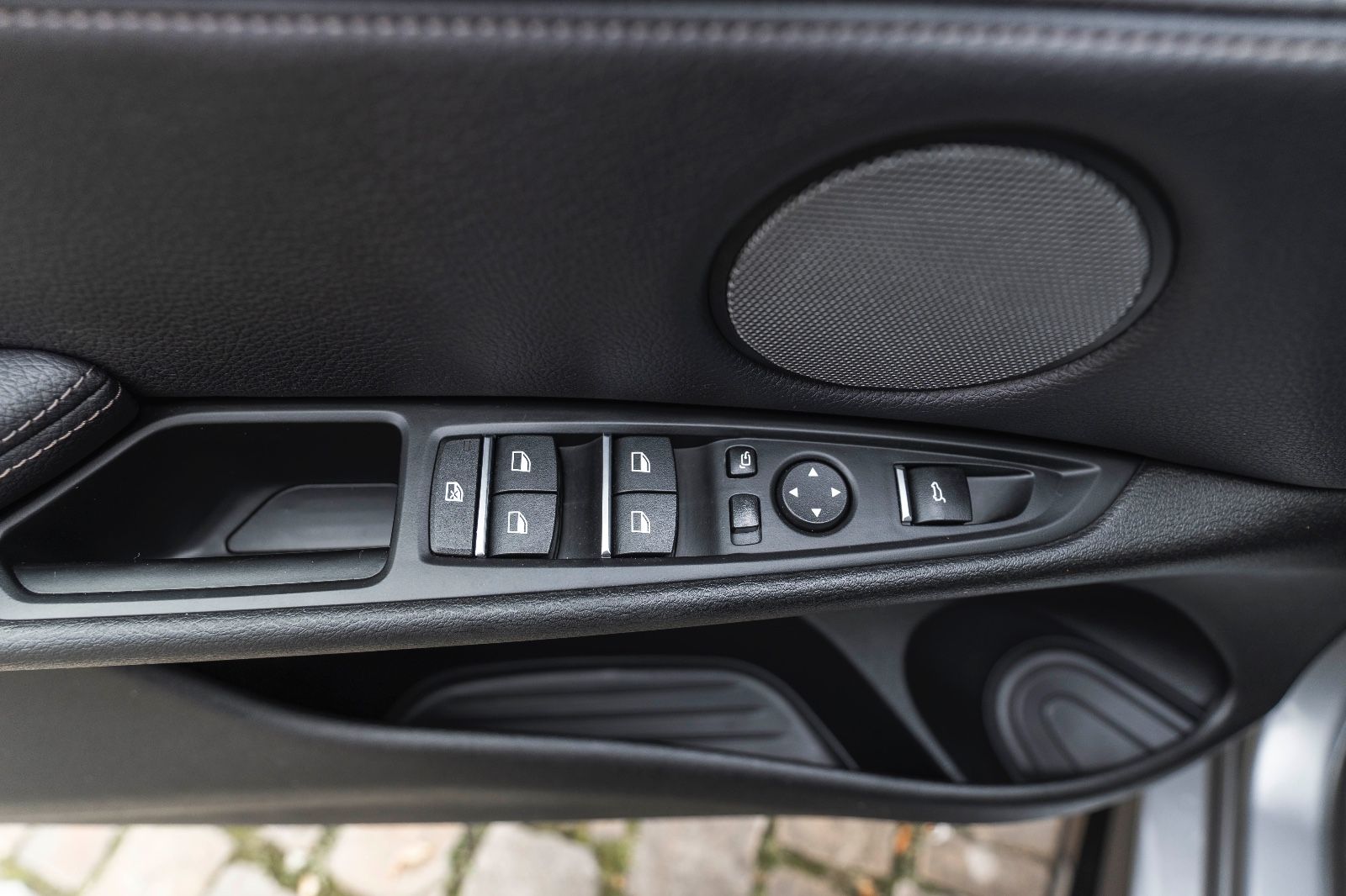 Fahrzeugabbildung BMW X6 xDrive50i M-SPORTPAKET ACC HUD LED 360° H&K