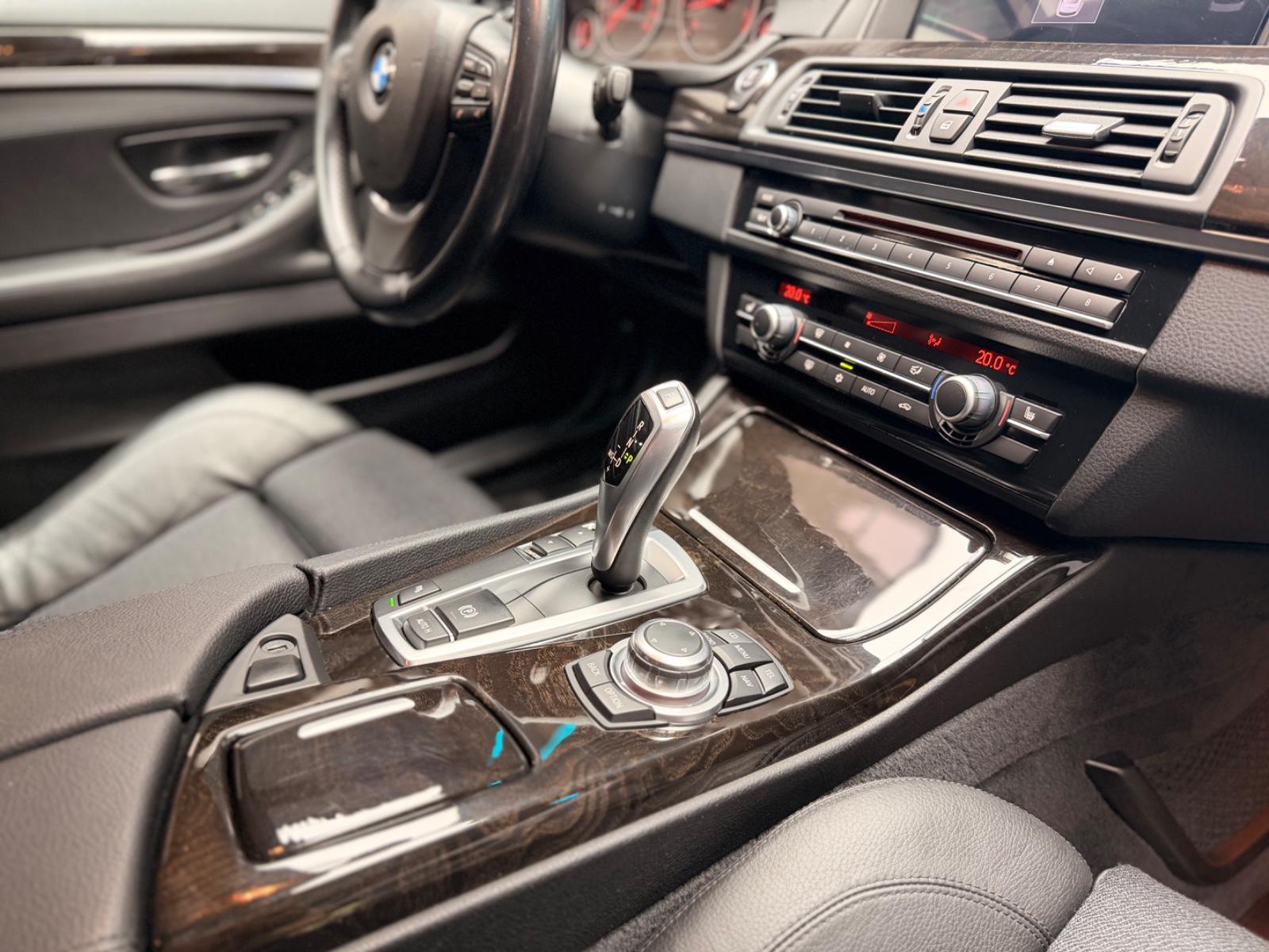 BMW 520 Limousine 520 i/Xenon/Leder/Navi/CarPlay