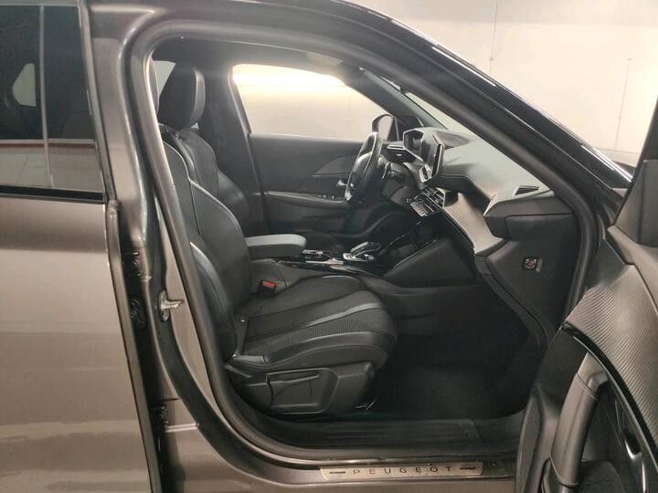 Fahrzeugabbildung Peugeot 2008 GT 8-AUTOMATIK GRA NAVI PDC 1.HAND